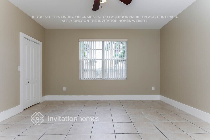 Building Photo - 10004 SW 161st Pl