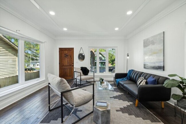 Building Photo - Brand NEW East Nashville 3 bedroom/3.5 bat...