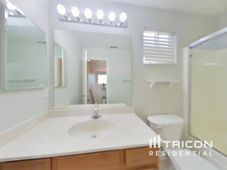 Building Photo - 2108 San Remo Dr