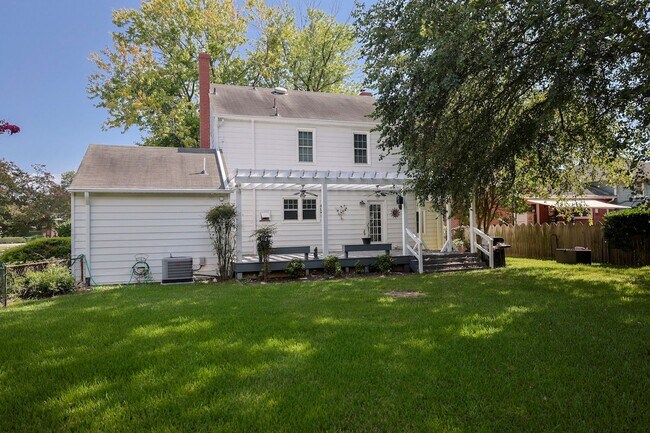 Building Photo - 3 Bedroom in Hampton Available Now!!