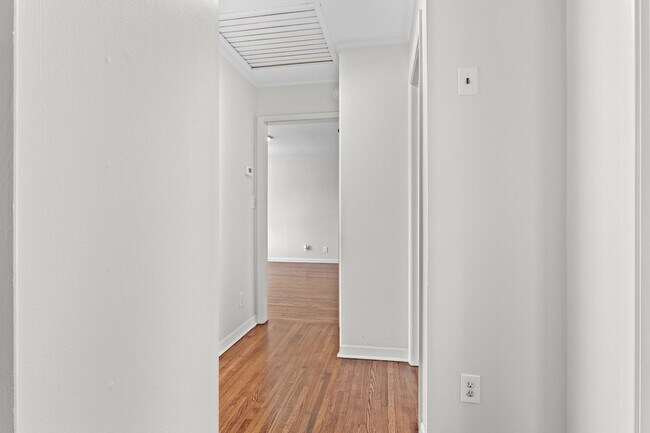 Building Photo - 3BR/1BA Home with W/D Hookups + Holiday Move-In Special $150 !!