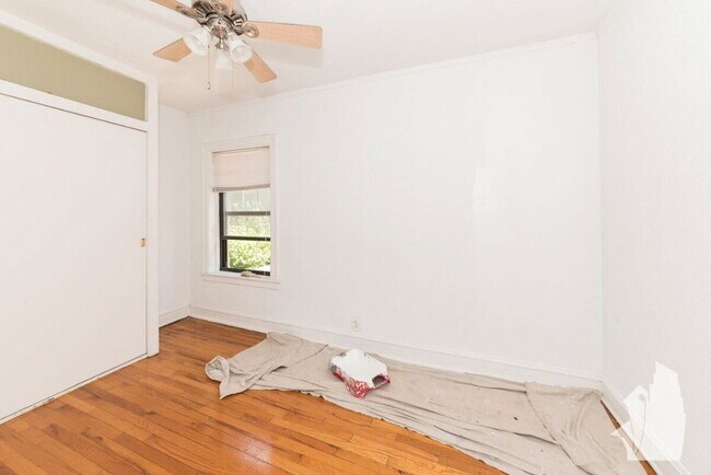 Building Photo - 629 W Cornelia Ave