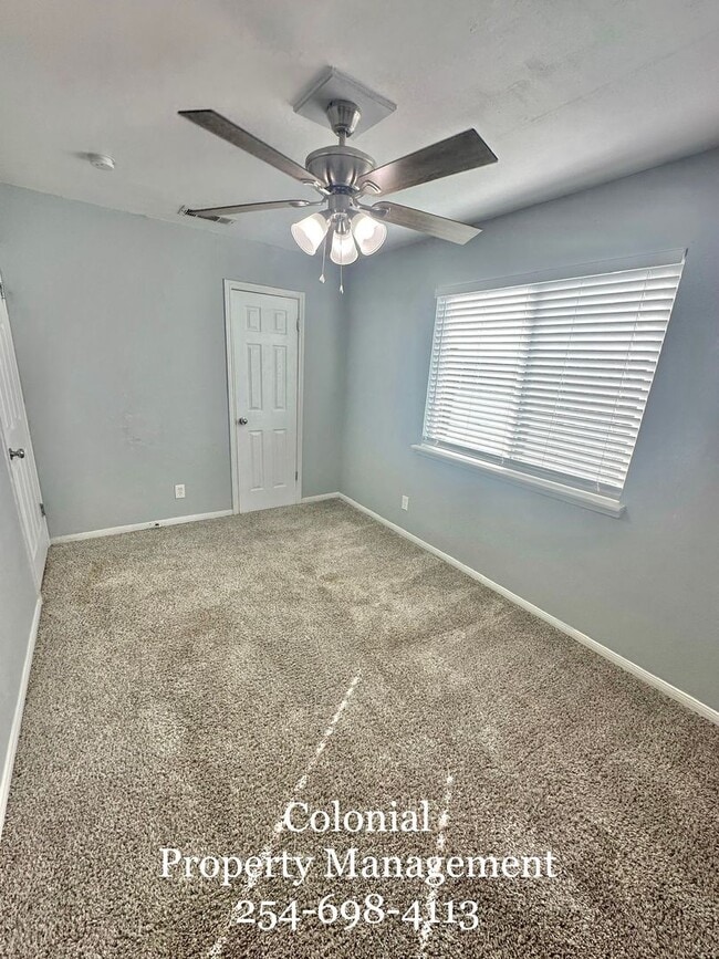 Building Photo - AVAILABLE NOW! 1/2 OFF 1st Month's RENT IF YOU MOVE IN DURING DECEMBER!!!