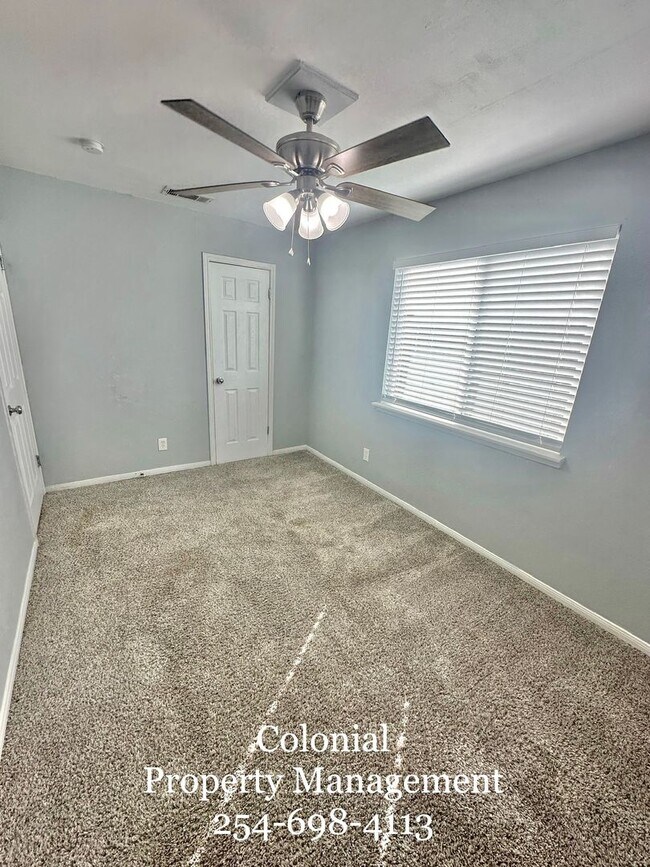 Building Photo - AVAILABLE NOW!