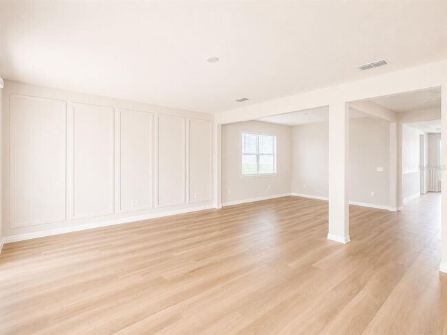 Building Photo - 5806 Fabry St