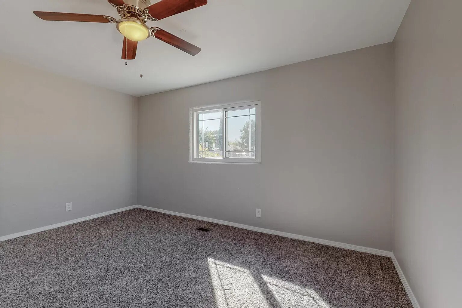 Building Photo - 8817 Candelaria Rd NE