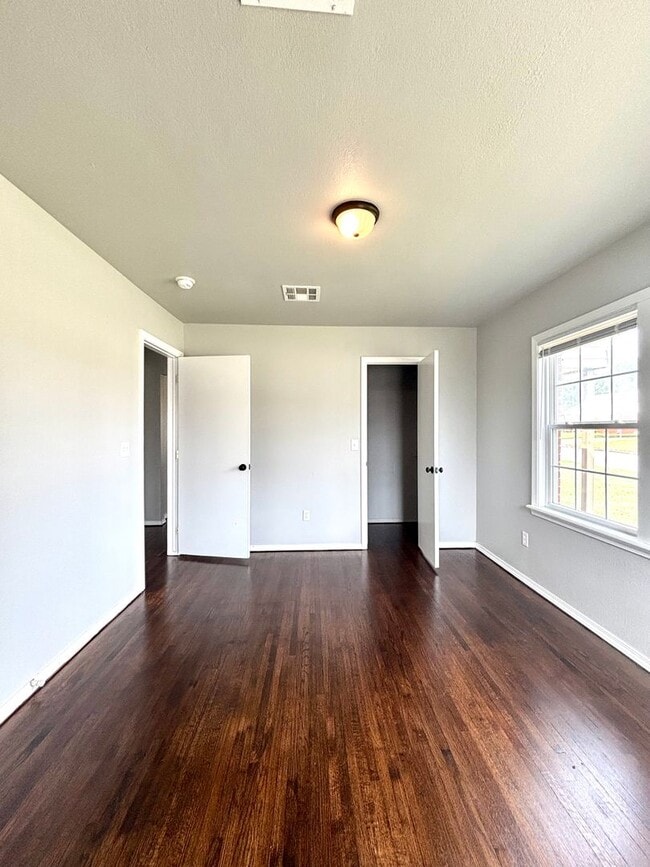 Building Photo - Newly Updated 2-bedroom, 1-bathroom Home