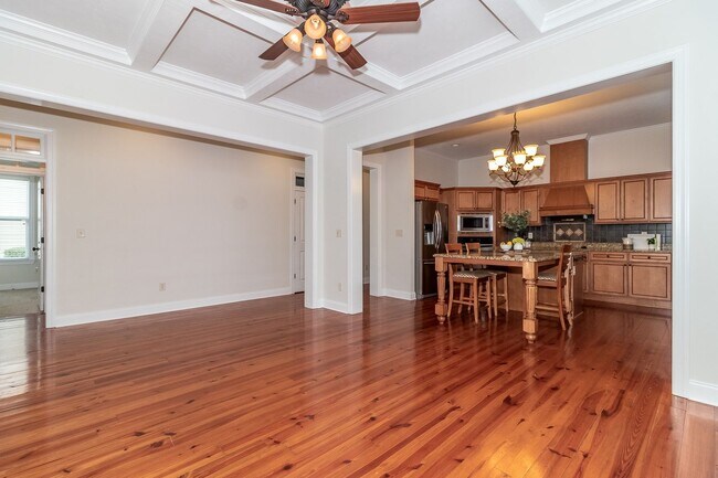 Building Photo - Lovely Riverwood Home