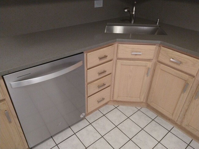 Building Photo - Nice Newly Remodeled 2Br, 1Bth, 2nd Floor -parking included