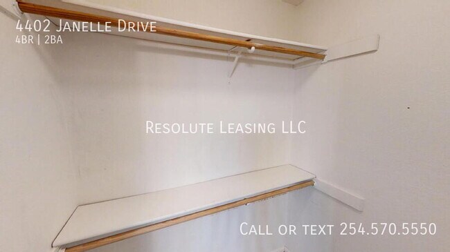 Building Photo - 4402 Janelle Dr