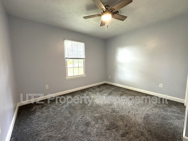 Building Photo - 317 Luther Dr