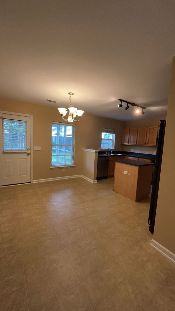 Building Photo - 135 Wildberry Ln