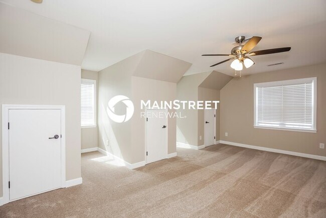 Building Photo - 4 Bedroom Pet-Friendly Home in Matthews, NC with Main Street Renewal