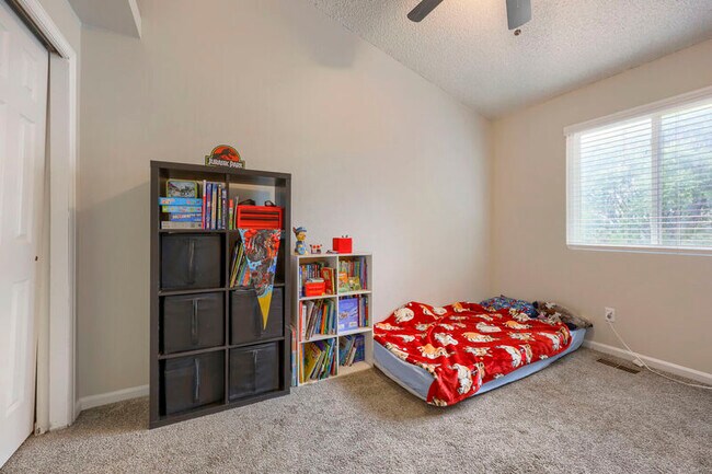 Building Photo - 4540 Bramble Ln