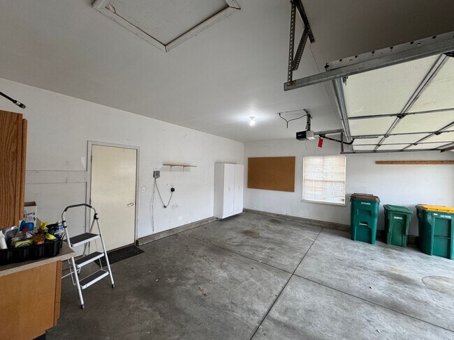 Building Photo - Beautiful home in English Ranch subdivision