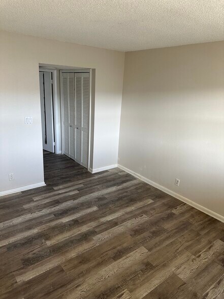 Building Photo - 220 SW 9th Ave