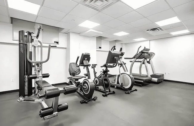 Building Photo - 250 E 30th St