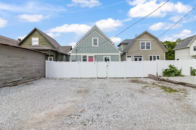 Building Photo - 743 Terrace Ave