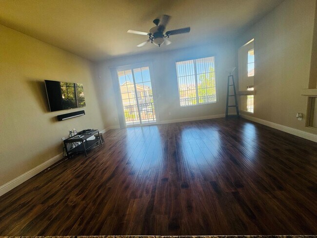 Building Photo - 4-bedroom house for rent in Highlands Ranch!