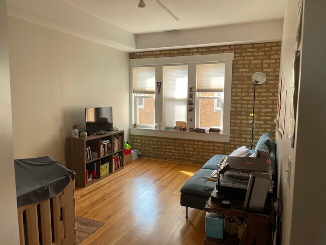 Building Photo - 2537 Prairie Ave