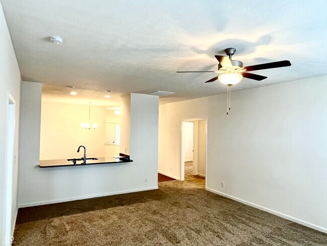 Building Photo - 6250 Shale Crescent Dr