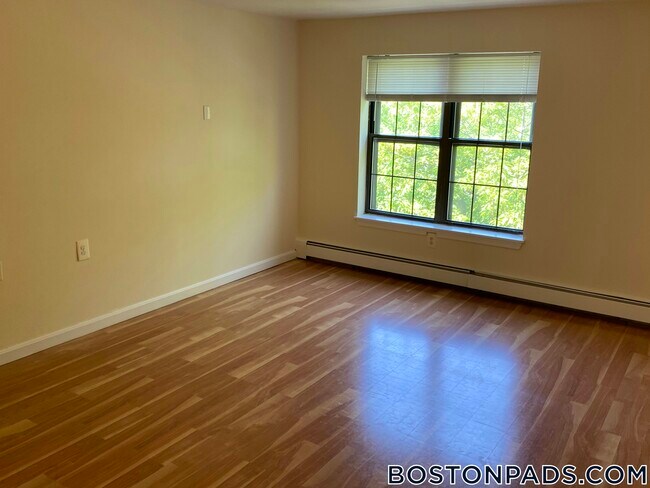Building Photo - 757 Highland Ave