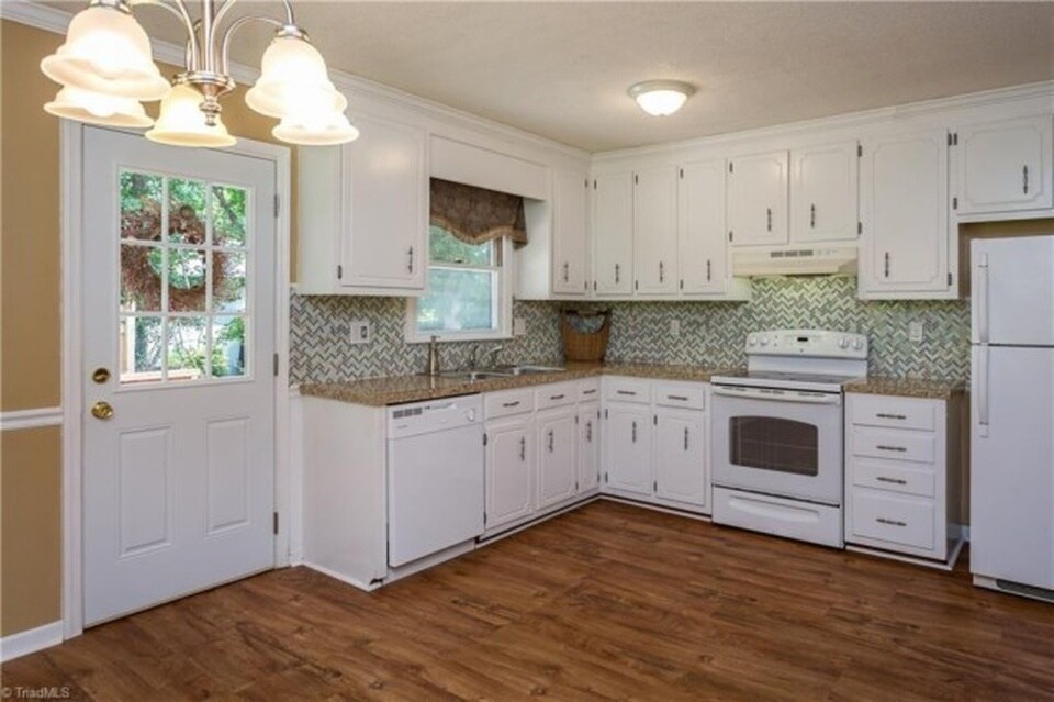 Building Photo - 204 Brambleton Ct