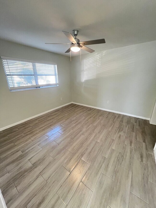 Building Photo - Gateway