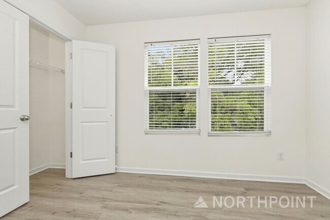 Building Photo - 3-Bedroom, 2.5 Bath Home for Rent in Winston-Salem, NC | Attached 1-Car Garage & Modern Kitchen