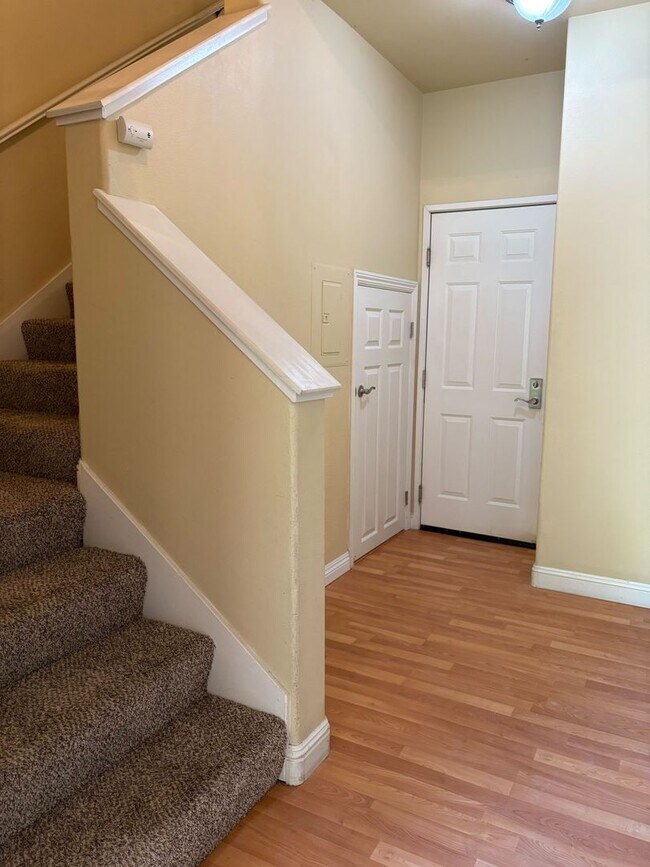 Building Photo - Upscale Living in Westlake Villas – Minute...