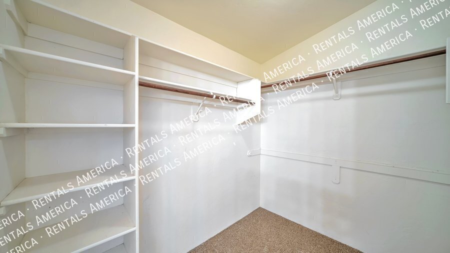 Building Photo - 2252 W Silver River Way