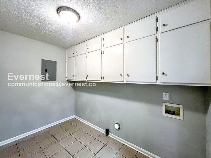 Building Photo - 1731 Carla Cove