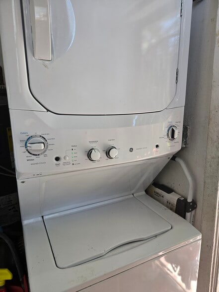 Building Photo - 4514 NE 1st Ave