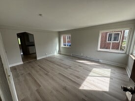 Building Photo - Stillwell Quad Apartments