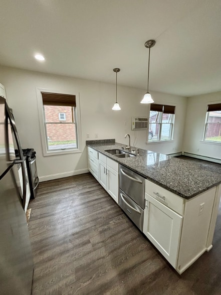 Building Photo - 476 Terrace Blvd