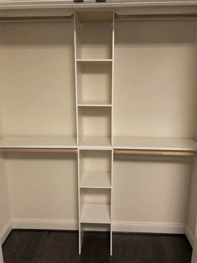 Building Photo - Stunning 4 bedroom 3.5 bath townhome locat...