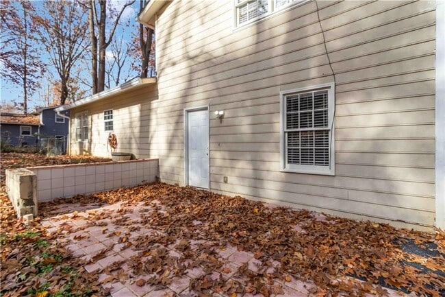 Building Photo - 888 Chartley Dr SW