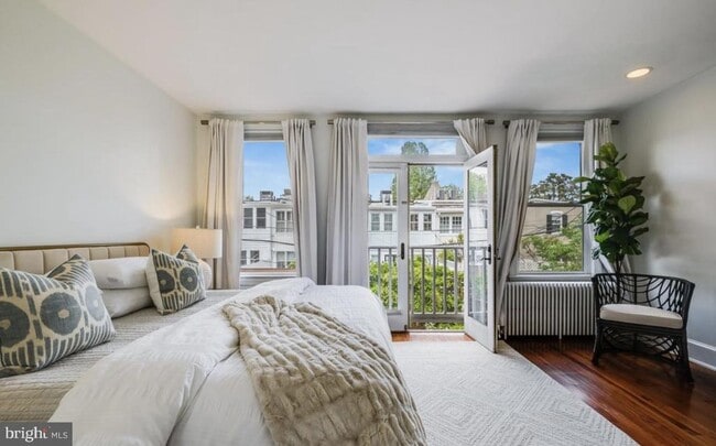 Building Photo - 3021 Dumbarton St NW