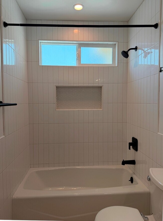 Building Photo - 4443 Clayton Ave