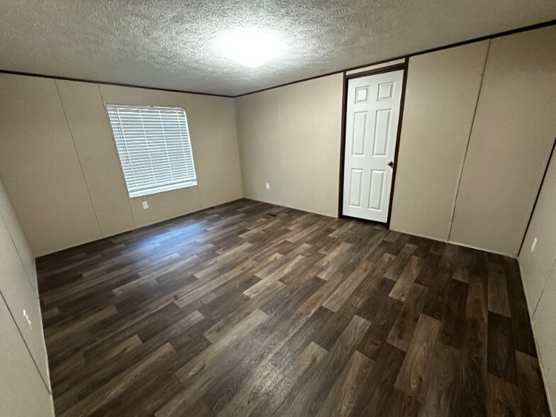 Building Photo - 828 Magnolia St