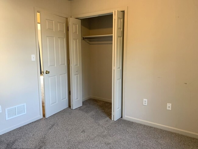 Building Photo - Make This Beautiful 3-Bedroom Townhouse Yo...