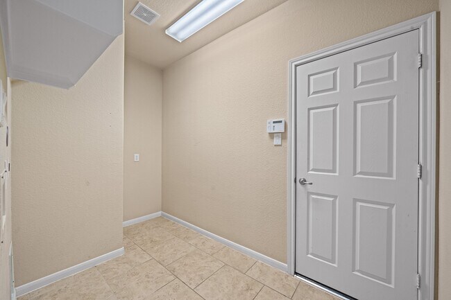 Building Photo - 5123 Shadow Breeze Ln