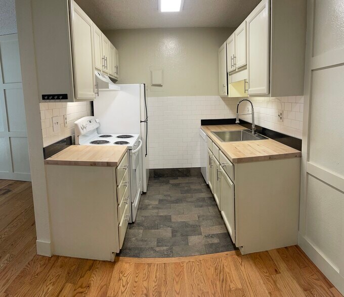 Building Photo - 3250 O'Neal Cir