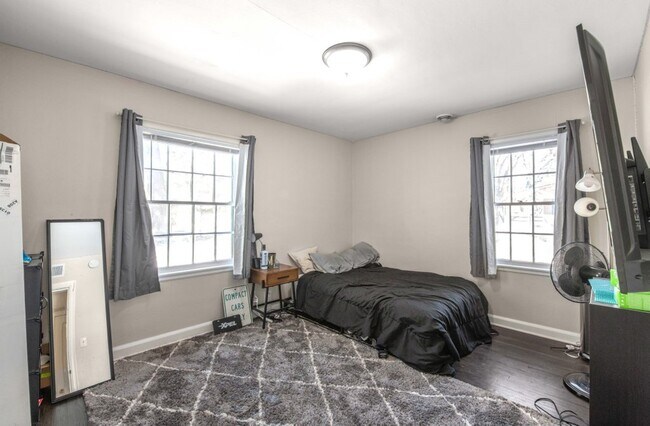 Building Photo - 8827 Lincoln St NE