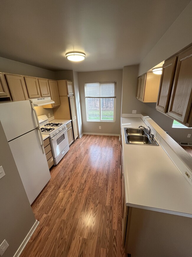 Building Photo - 7992 Green Meadow Ct
