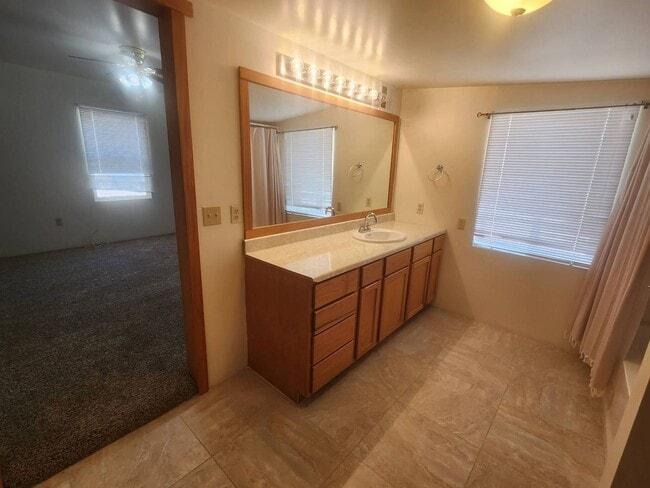 Building Photo - Beautifully Unique 3 bedroom 2 bath Home