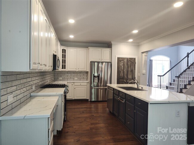 Building Photo - 9009 Hammersley Dr