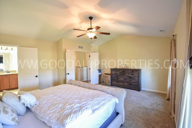 Building Photo - 5 Bedroom Home with Fenced Yard, and 3 Car Garage in Waukee