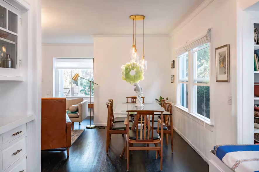 Building Photo - 829 Superba Ave