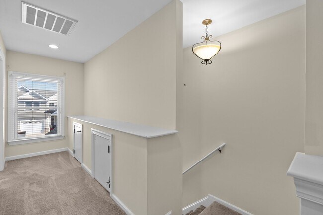 Building Photo - Spacious Condo in Norfolk